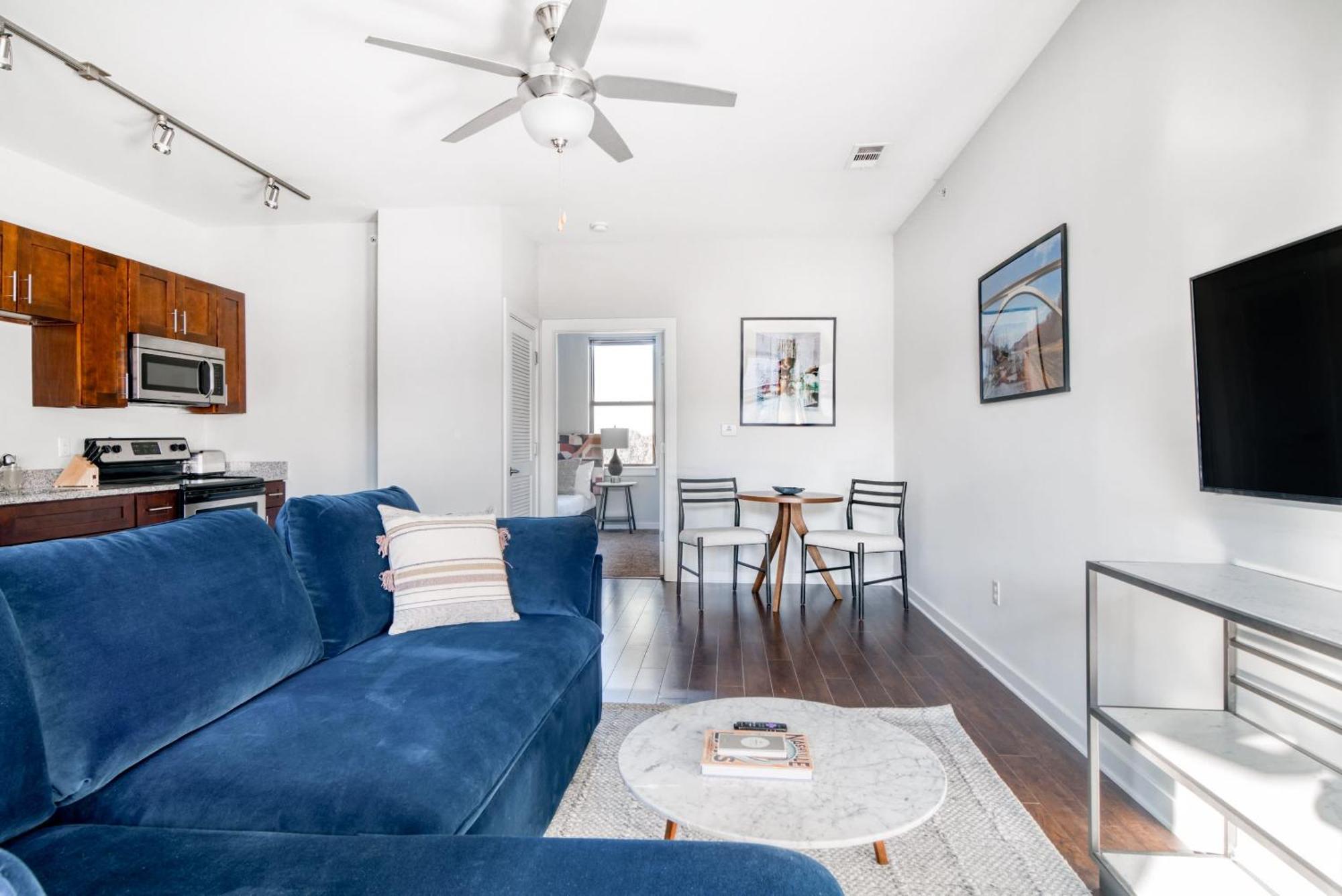 Cozysuites Music Row Bold 1Br W Free Parking 내슈빌 외부 사진