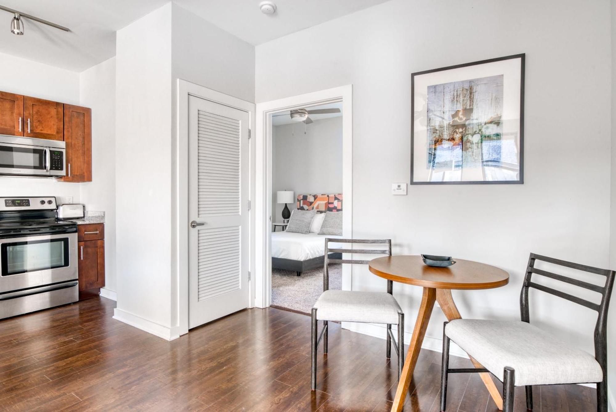 Cozysuites Music Row Bold 1Br W Free Parking 내슈빌 외부 사진