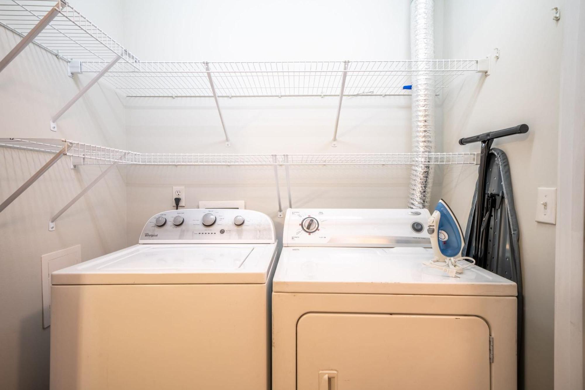 Cozysuites Music Row Bold 1Br W Free Parking 내슈빌 외부 사진