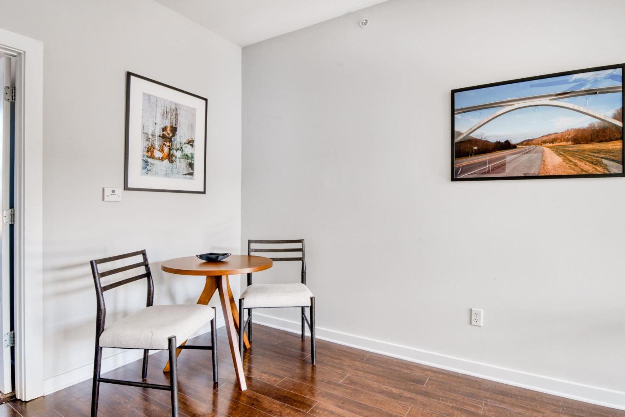 Cozysuites Music Row Bold 1Br W Free Parking 내슈빌 외부 사진