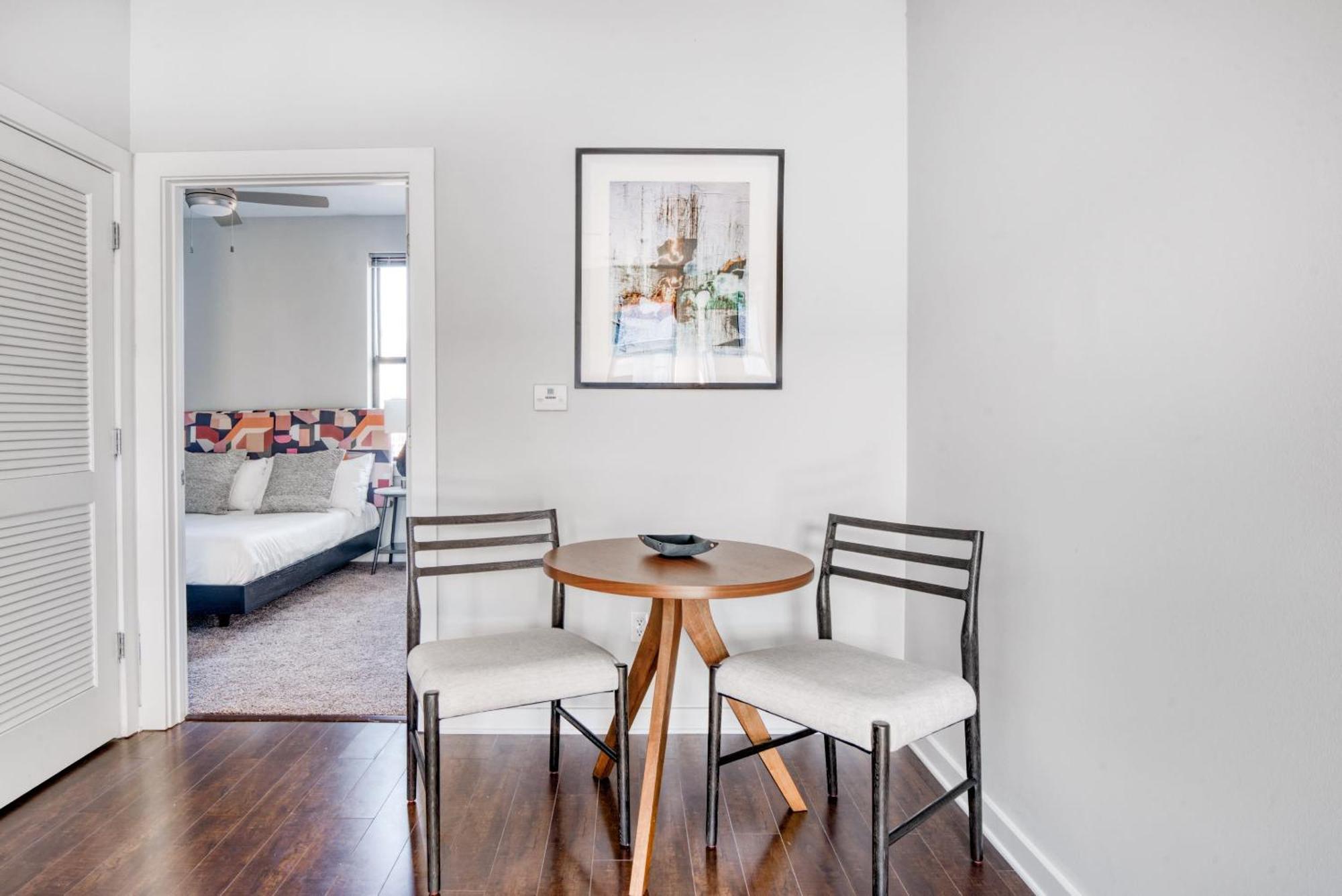 Cozysuites Music Row Bold 1Br W Free Parking 내슈빌 외부 사진