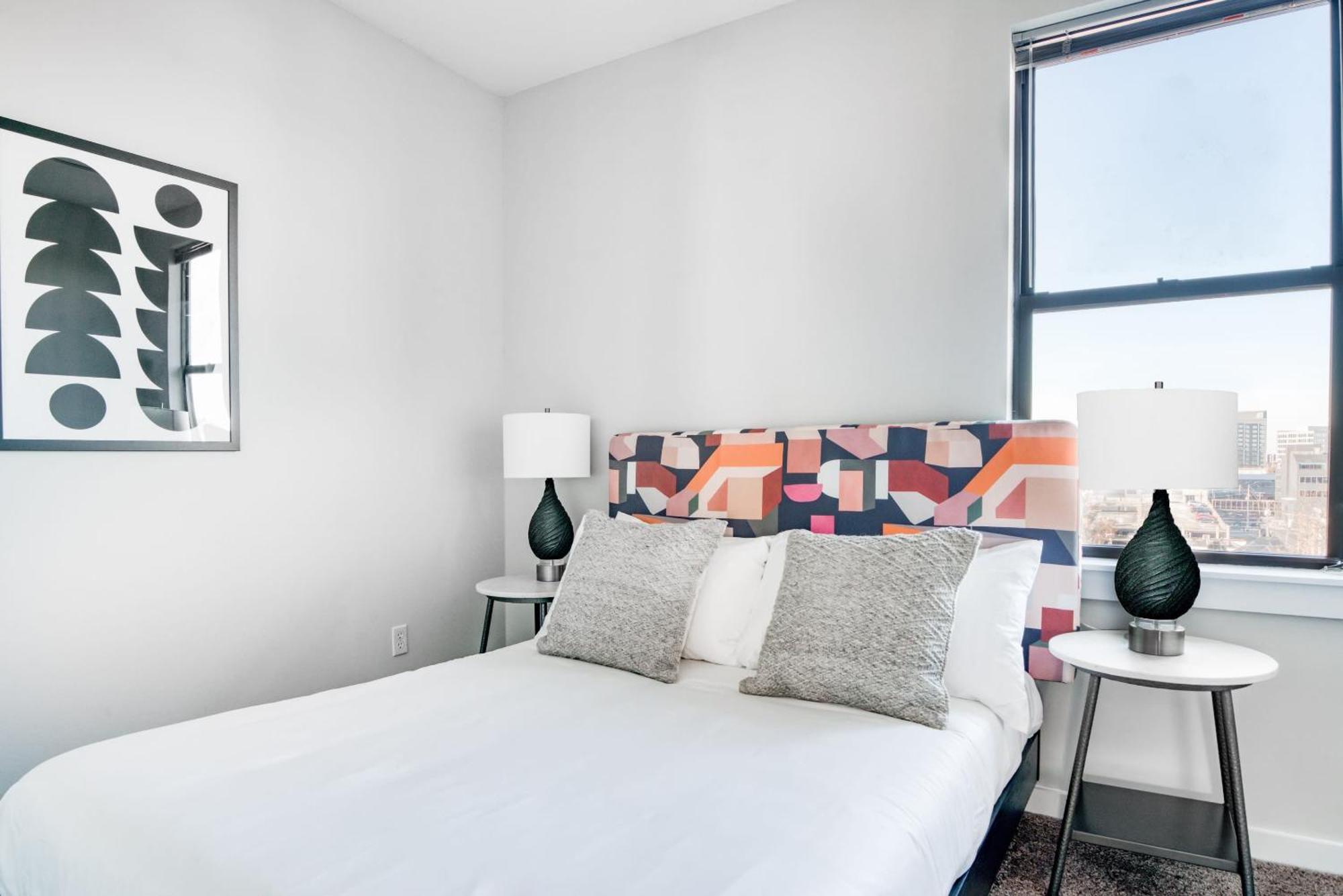 Cozysuites Music Row Bold 1Br W Free Parking 내슈빌 외부 사진