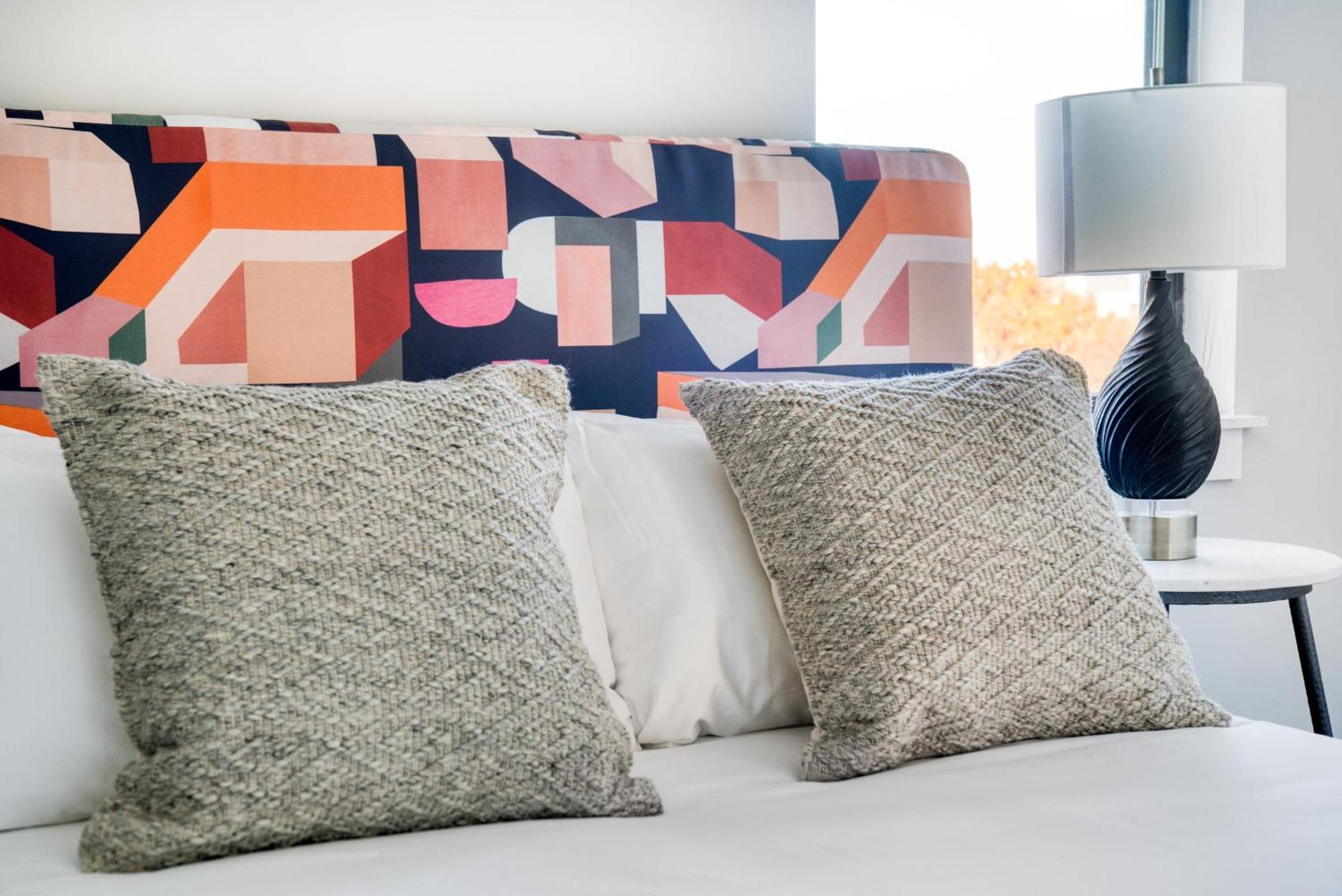 Cozysuites Music Row Bold 1Br W Free Parking 내슈빌 외부 사진